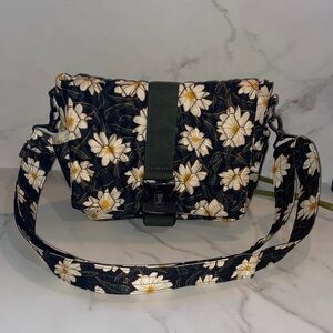 Lug Harness Crossbody Bag Autumn Daisies Floral Crossbody Bag